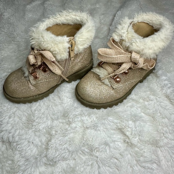 Toddler Size 7 mini boot from Maggie & Zoe - Picture 3 of 3